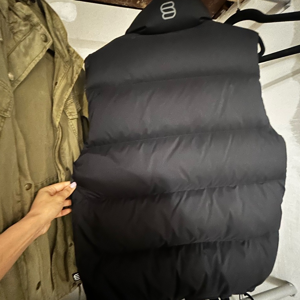 Aritzia Black Puffer vest